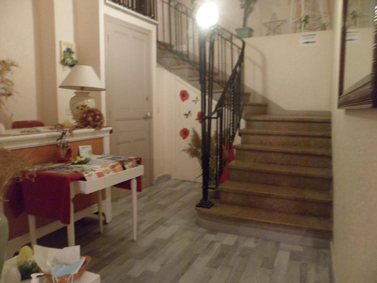 Le Moderne - Location D'appartements A La Nuitee Hotel