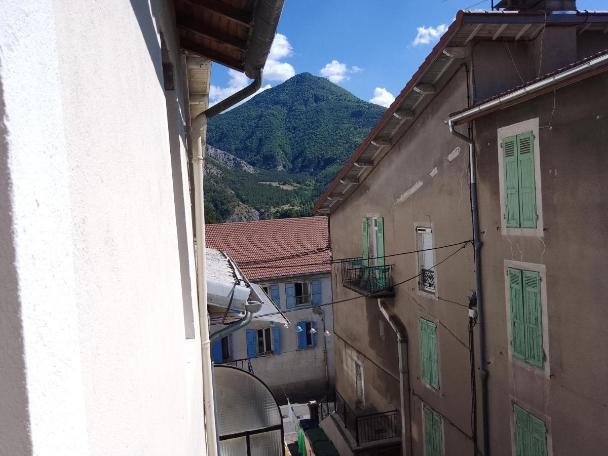 Hotel Le Moderne - Location D'appartements A La Nuitee Veynes